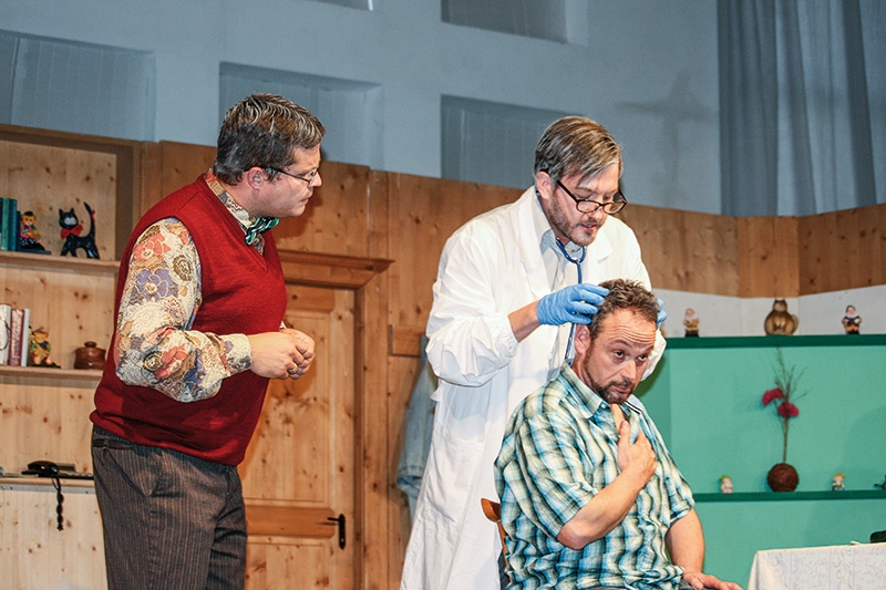 v.l.: die Ärzte Helmuth Weiss, Kurt Habicher, Stefan Waldner; Landesvorstandsmitglied Franz Bauer; Gründungsmitglied „Verein Südtiroler Herzstiftung“ Herbert Alber.