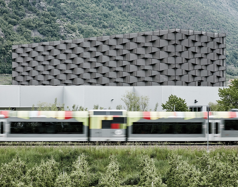 Das Hochregallager in Kastelbell: Ab Herbst 2019 werden dort die Bio-Äpfel von Bio- Vinschgau vorsortiert eingelagert werden.