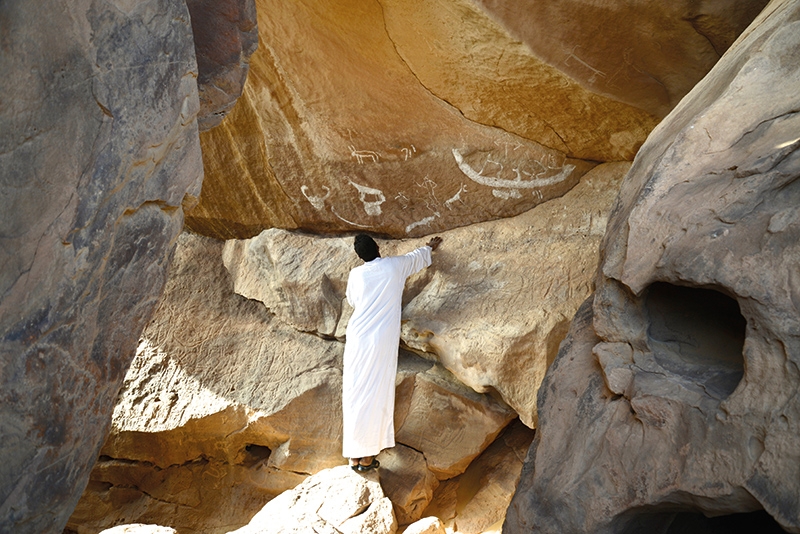 In den Felszeichnungen sind auch Schiffe abgebildet: Mitten in der Wüste!