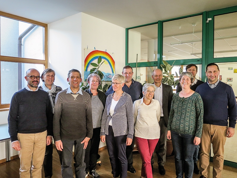 Der neue Vorstand der Lebenshilfe Vinschgau, der Geschäftsführer des Landesverbandes und das Leitungsteam der Lebenshilfe Schlanders v.l.: Andreas Tschurtschenthaler, Emma Pinzger, Lukas Grais, Sieglinde Gufler, Gerda Platzgummer, Georg Horrer, Claudia  Bodini, Wolfgang Obwexer, Margareth Kainz, Martin Nagl und  Wilfried Kaserer (auf dem Bild fehlen die beiden Vorstandsmitglieder Martha Pobitzer und Dieter Pinggera)