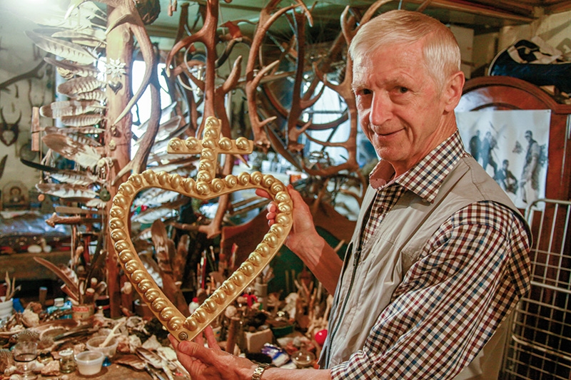 Die Leute staunen oft, sagt Karl, wenn er von einer Wiese mit einem Strauß Viererklees herauskomme. 