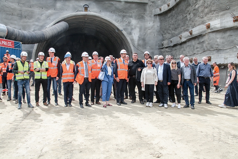Mit großer Freude wird der Tunnelbau in der Gemeinde Kastelbell-Tschars und bei der  Vinschger Wirtschaft und beim Vinschger Tourismus registriert