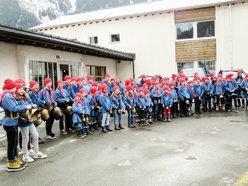 In der Schweiz wurden wegen dem Coronavirus schon ab dem 1. März bis zum 15. März alle Großveranstaltungen verboten. So gab es heuer keine Chalandamarz Umzüge. Die Schüler in Müstair sangen nur vor der Schule. In Taufers im Münstertag wurde der alte Brauch, das „Keschtnschelln“ gefeiert und mit Glockenlärm der Winter vertrieben und der Frühling begrüßt.