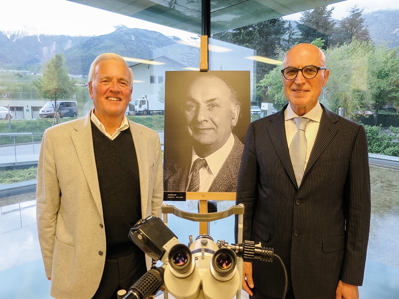 Walter Rizzi, in der Mitte auf dem Foto sein Vater Siegfried Rizzi (1915 – 1987) und der Iridologe Daniele Lo Rito. 