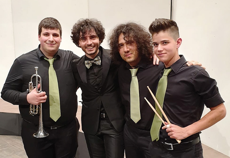 v.l.: Simone Abeni (Trompete), Pasquale Bonfitto (Chorleiter und Pianist), Mirko Giocondo (E-Bass), Jeremias Donchi (Schlagwerk)