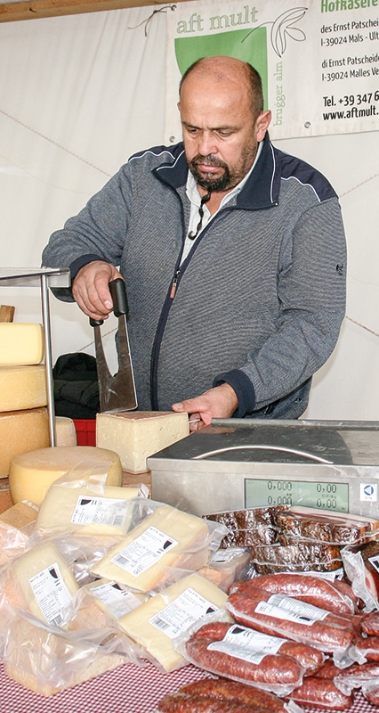 Ernst Patscheider von der Hofkäserei  „Aft Mult“ in Ulten bei Mals verkauft seine Produkte auf Bauernmärkten und ab Hof. 