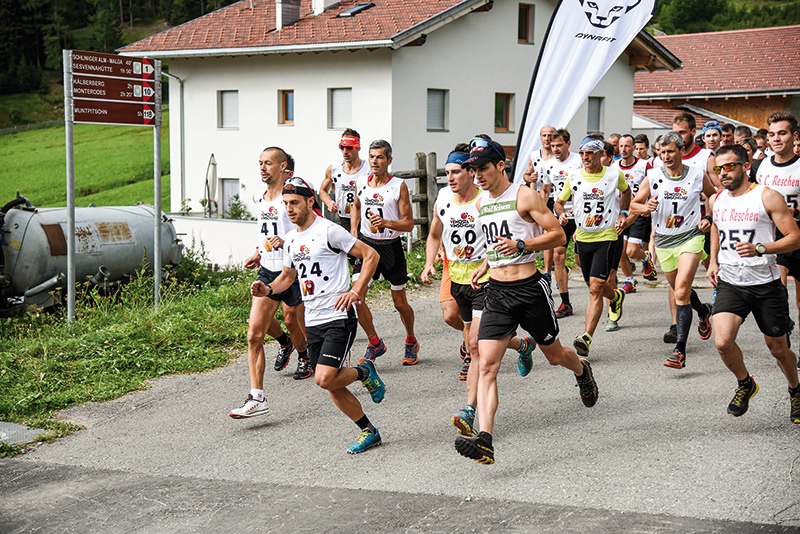 Die Teilnehmer kurz nach dem Start