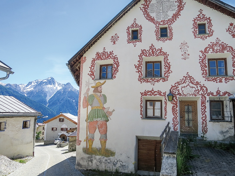 Tschlin-Hausfassade