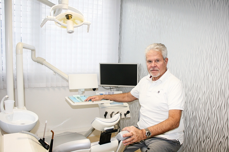 Zahnarzt  Dr. Rudolf Metz führt neben seiner Praxis in der Verdrossstraße in Mals nun auch die Zahnarztpraxis am Kirchplatz in Schluderns