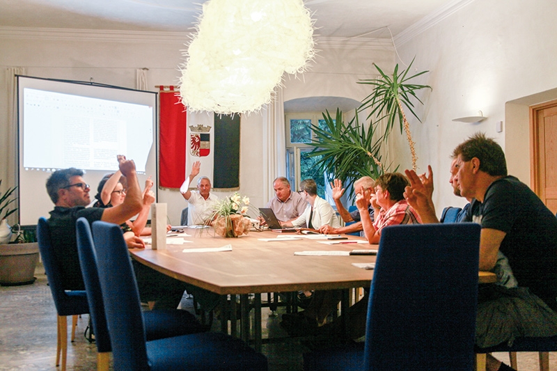 Der Glurnser Gemeinderat begibt sich auf die Suche nach guten Ideen, um laufende Einnahmen generieren zu können - damit sich ein wirtschafts-sozialer Kreis schließen könnte