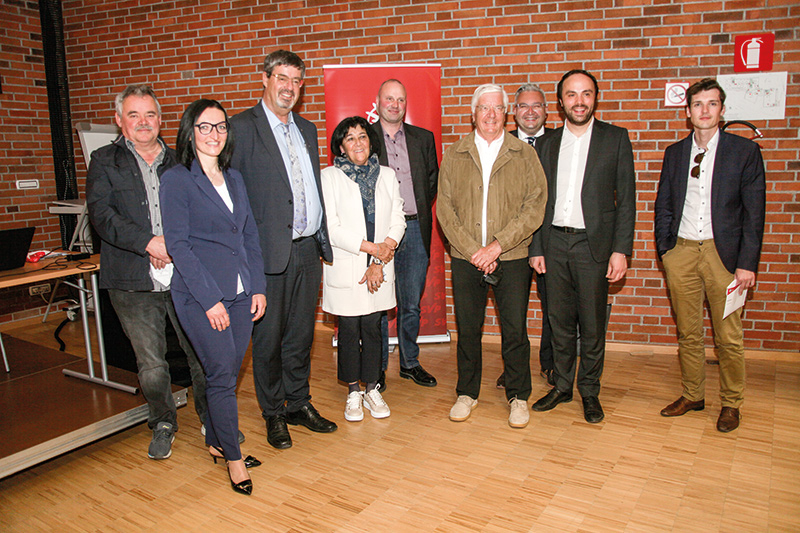 „Bulgarisches Ergebnis“ für SVP-Bezirkobmann Albrecht Plangger, neue Gesichter in der SVP-Bezirksleitung und die „alten“ Delegierten für den SVP-Parteiausschuss v. l.: Luis Lechner, die neue Bezirksobmannstellvertreterin Irmgard Gamper, Albrecht Plangger, Renate Laimer, Harald Plörer, Kurt Ziernhöld, Dieter Pinggera, SVP-Obmann Philp Achammer und Martin Karl Pircher