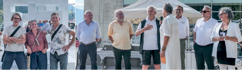 links die Kuratoren v. l.: Ernst-Ludwig Kolt, Mary Zischg und TOBEL; rechtes Bild Bruchbetreiber und Verwalter v. l.: Erich Tscholl (Lasa Marmo), Oswald Angerer (Fraktion Laas), Burkhard Pohl (Göflaner Marmor), Elfi Kirmaier (Gemeindereferentin Laas), Kurt Tappeiner (Fraktion Göflan), BM Dieter Pinggera (Schlanders), BMin Verena Tröger (Laas)