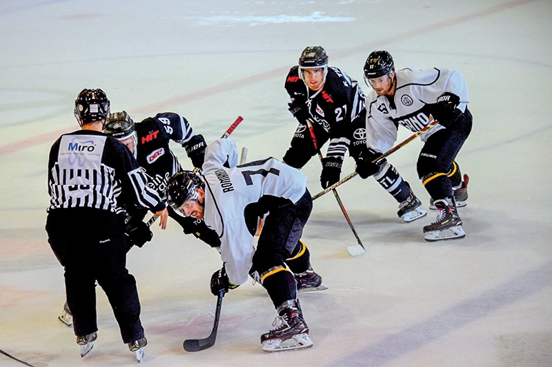 Die Kölner Haie (schwarz) besiegten Lugano im Halbfinale.