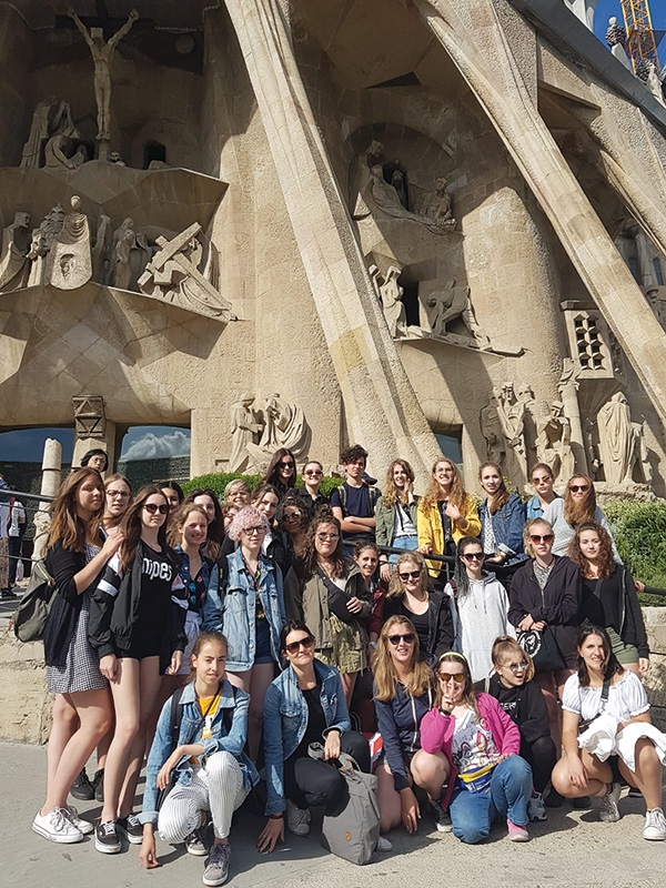 Gruppenfoto vor der „Sagrada Familia“ in Barcelona