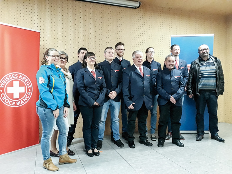 1. Reihe v.l. Anna Reinstadler (Jugendleiterin), Katharina Horrer, Fabian Paulmichl (Dienstleiter), Franz Heinisch (Sektionsleiter), Hubert Horrer, BM Hartwig Tschenett; 2. Reihe: Raffaela Stocker, Paul Moser, Jakob Hofer, Sandra Paulmichl, Stefan Schreyögg (Landesvorstand)