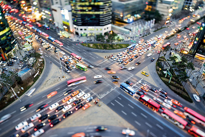 Der Vekehr explodiert nicht nur Seoul:  Seit 1978 hat sich die Zahl der Autos  weltweit von 275 Millionen auf 1 Milliarde und 270 Millionen im Jahr 2022 in  44 Jahren vervierfacht. 