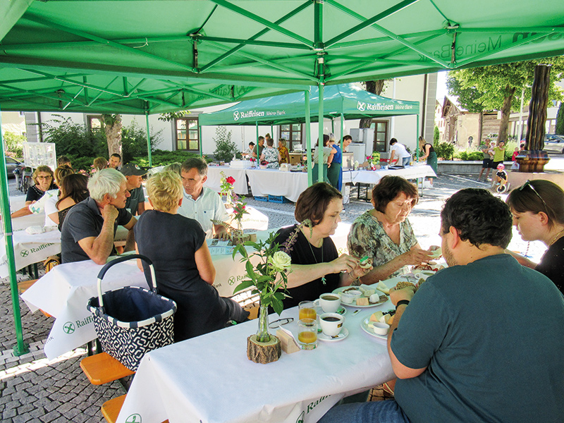 Am Samstag, den 25. Juni lud der Weltladen Latsch zu einem fairen und regionalen Frühstück auf dem Lacusplatz in Latsch. 