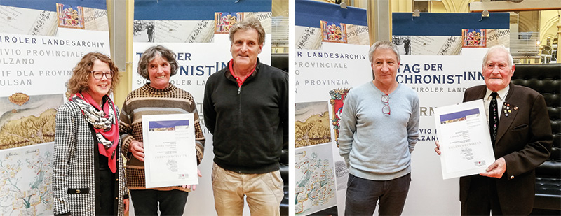 Zwei der drei geehrten Chronisten nahmen in Bozen die Ehrenurkunde für die langjährige Tätigkeit entgegen: Links v. l.: Landeschronistin Rita Thaler Wieser, die Geehrte Monika Prohaska und Raimund Rechenmacher, der stellvertretende Landeschronist. Rechts v. l.: Wolfgang Thöni, Bezirks-Chronist und der Geehrte Ludwig Wilhalm