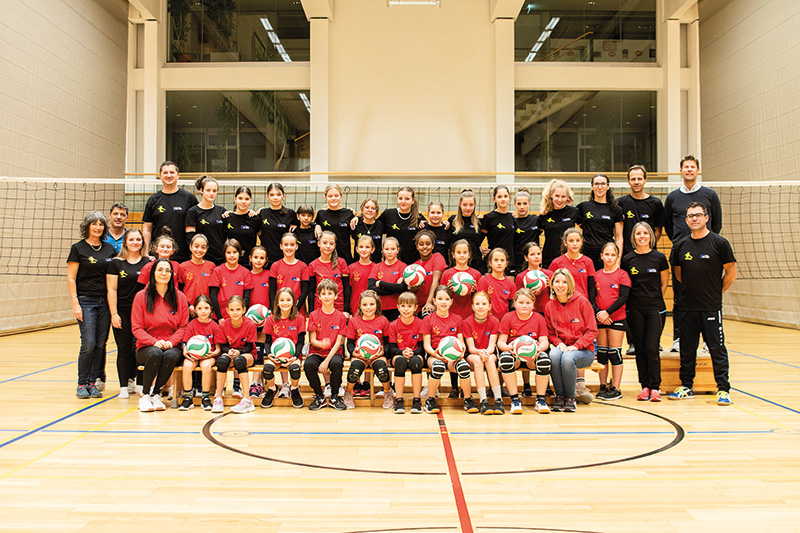 Das starke Volleyball Team im Amateusportverein Mals ist motiviert in die Saison gestartet. Trainiert und gespielt wird in den Sporthallen in Mals und neuerdings auch in Tartsch