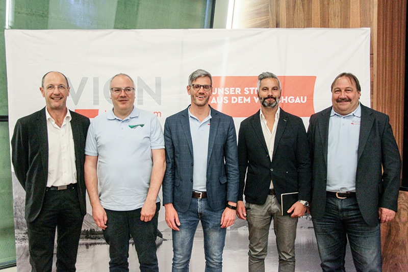 v.l.: der VEK-Vizeobamnn Andreas Tappeiner, der technische Leiter Egon Alber, VEK-Obmann Alexander Telser, das neue Verwaltungsratsmitglied Jürgen Waldner und der Verwaltungsdirektor Florian Pinggera 
