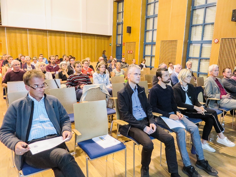 Seit Jänner dieses Jahres wird in Prad ein Dorfentwicklungsprozess zur Erarbeitung eines „Zukunftsprofils Prad 2030“ unter der Koordination von Stefan Lettner durchgeführt. Am 26. September wurden die Ergebnisse bei einer Bürgerversammlung präsentiert. Moderiert wurde die Versammlung von Michaela Platzer.  