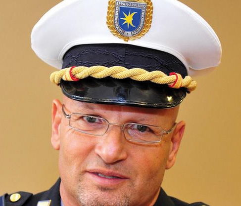 der Ortspolizei-Kommandant Christain Carli, der seit 1. August in der Gemeinde Schlanders befristet auf 6 Monate angestellt ist