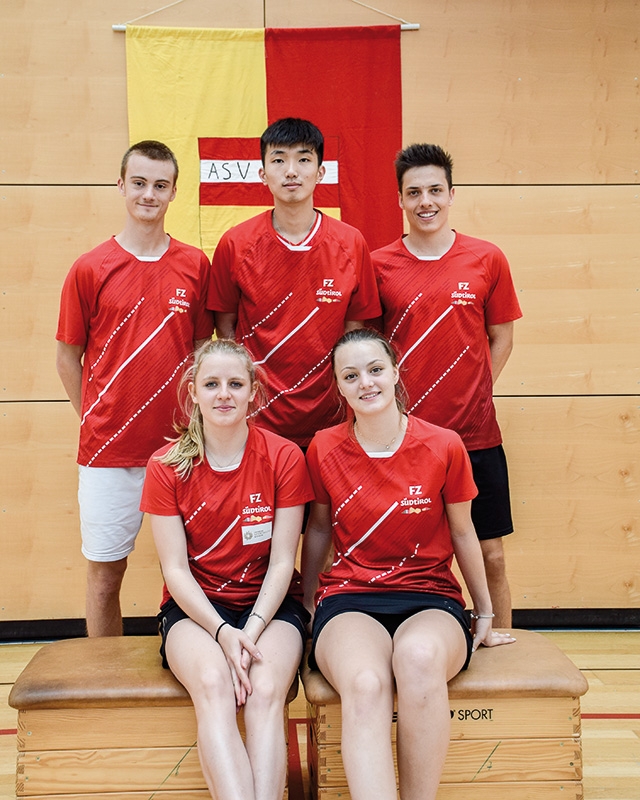 hintere Reihe: Lukas Osele, Tonni Zhou und Simon Köllemann vorne: Lisa Sagmeister und Judith Mair