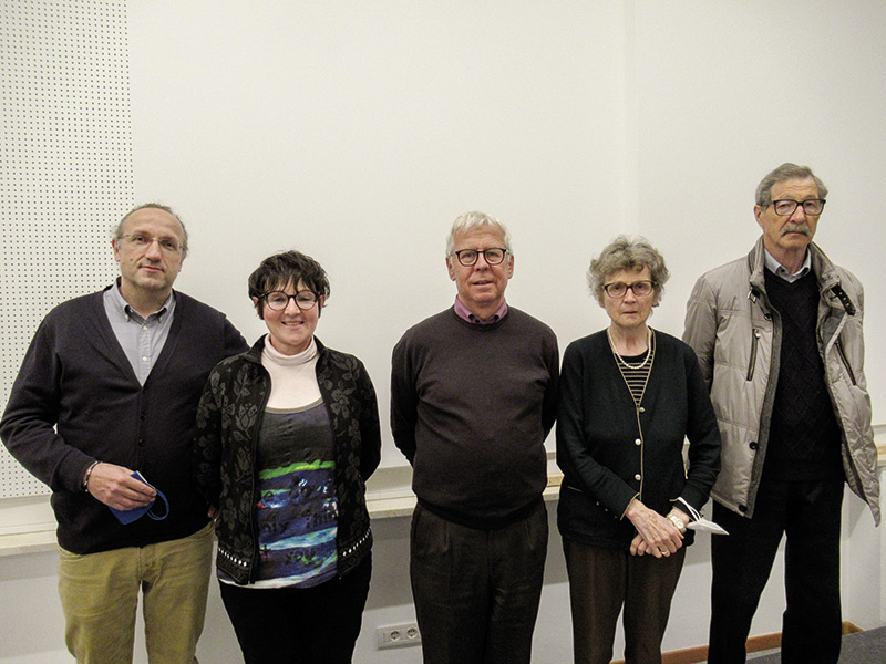 Umgang mit Suizid, ein Abend zum Hinhören und Mitdenken. V. l. Anton Huber, Monika Gasser, Koordinatorin des Vereins Lichtung, Moderator Hans Schwingshackl, Christine und Walter Schullian. Homepage Verein Lichtung: https://www.lichtung-girasole.com/