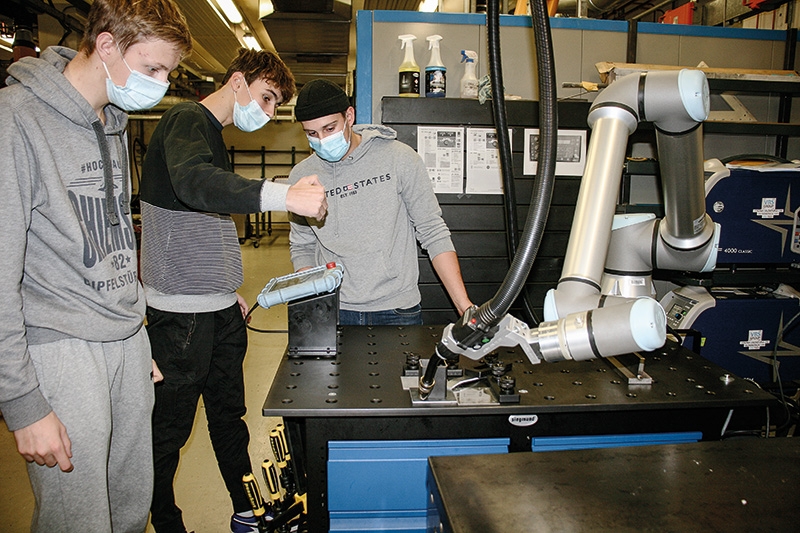 Arbeiten am Schweißroboter