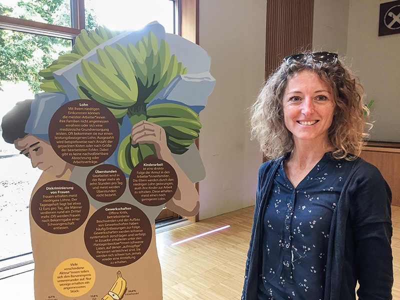 Brigitte Gritsch vom Netzwerk der Südtiroler Weltläden.„Alles Banane“ heiß eigentlich alles O.K. Aber bei der Banane ist sehr vieles nicht O.K. und einiges läuft schief und krumm.“