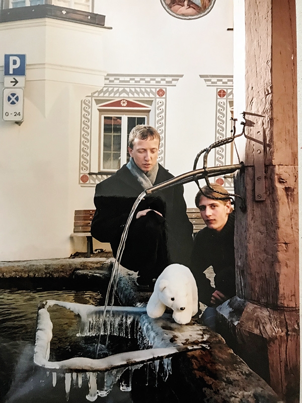 Die Gründung der Vinschger Eisbärengesellschaft 2003 in  Burgeis: Präsident Martin Trafoier (Kortsch) und sein Vize Martin Pobitzer (Mals)