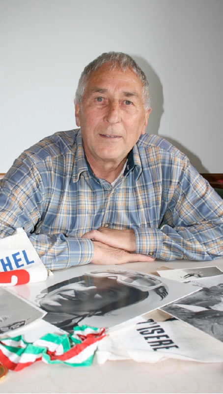 Roland Thöni, Jg. 1951, Sulden/Trafoi. Aus seiner erfolgreichen Sportlerkarriere hat er nur wenige Erinnerungstücke aufbewahrt. Seine Erklärung dazu: „Die Vergangenheit ist vorbei.“