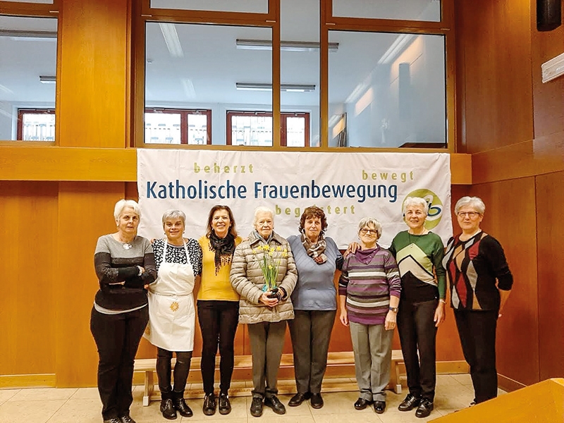 Die Mitgliederinnen der KFB Rabland im Geroldsal von Rabland v.l.: Maria Gstrein, Annemarie Mitterer, Ida Zischg, Klara Gasser, stellvertretende Obfrau Marianne Vent, Anni Gerstgrasser, Obfrau Annemarie Erlacher, Tilla Illmer (Auf dem Foto fehlt: Roswitha Gerstgrasser)