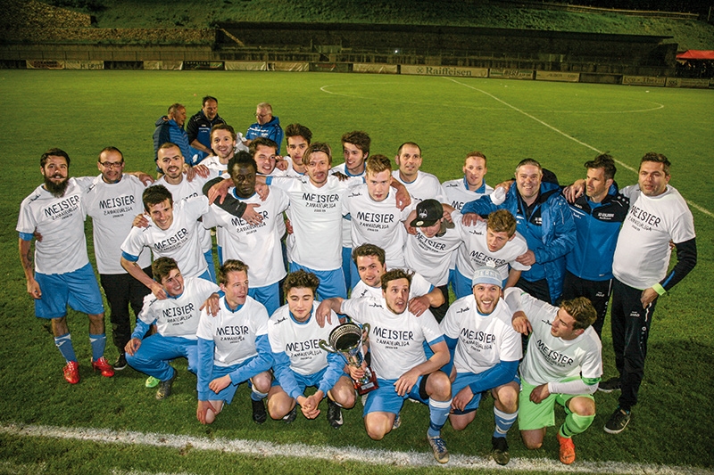 Die frisch gebackenen Sieger im  Meisterdress