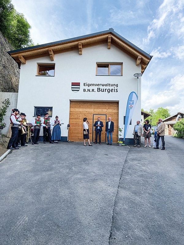die Feier vor dem neuen Fraktionsgebäude in Burgeis