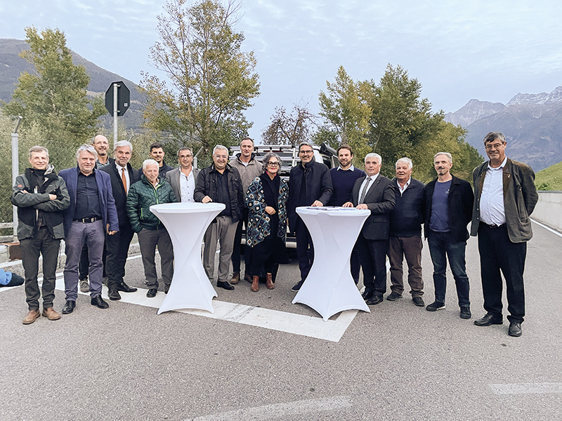 Vor den Wahlen wurde von der „Initiative Energie Vinschgau“ das Maßnahmenpaket für den Bereich der Energieerzeugung im Vinschgau als Positionspapier an LH Arno Kompatscher übergeben 