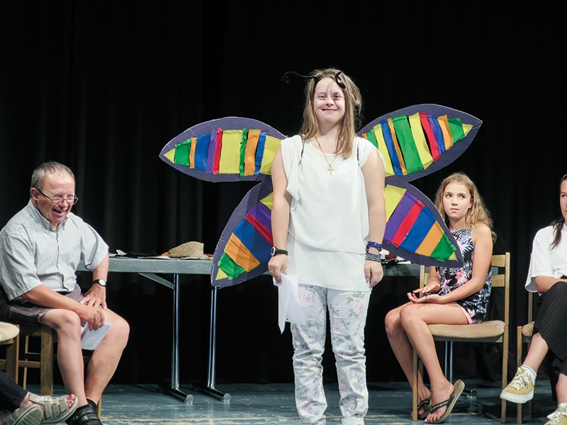 Vielfältig, bunt und etwas anders war das gemütliche Beisammensein bei der Integrierten Volkshochschule im Josefshaus in Laas. Neben Infoständen, Kaffee und Kuchen, gab es Musik, Theater und Lesungen.