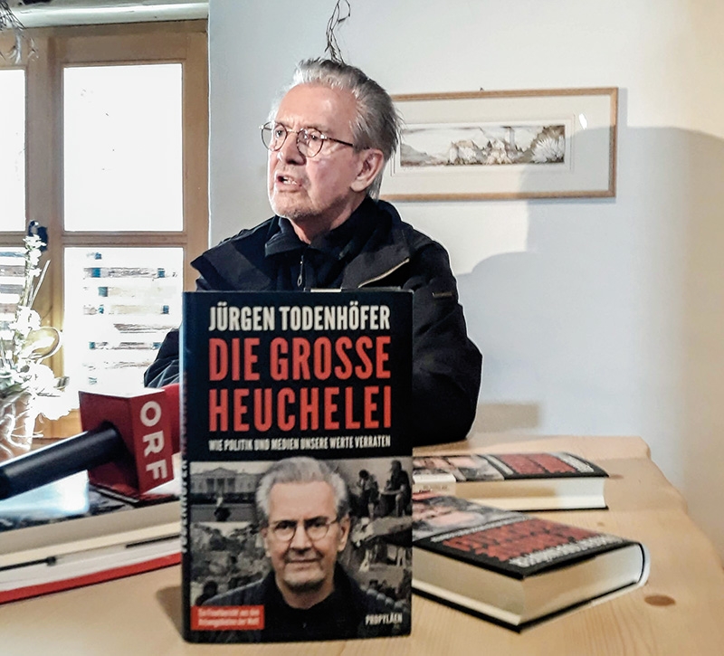 Jürgen Todenhöfer bei seiner Buchvorstellung auf der Madritschhütte in Sulden. Der Buchreinerlös ist für Kinder in Syrien gedacht.