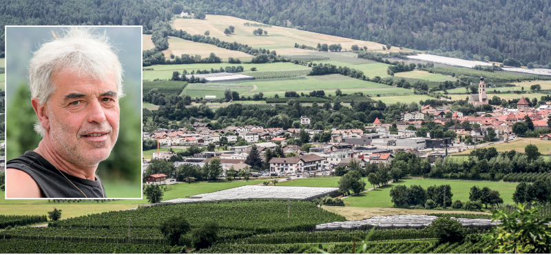 Armin Bertagnolli ärgert sich über die Kurzsichtigkeit von einigen Glurnser Bauern, die dadurch den Jungen den Weg verbauten. Rechts: Die 30 Hektar Ravein-Feldwiesen sind aufgrund des Wassermangels heuer wieder verbrannt.