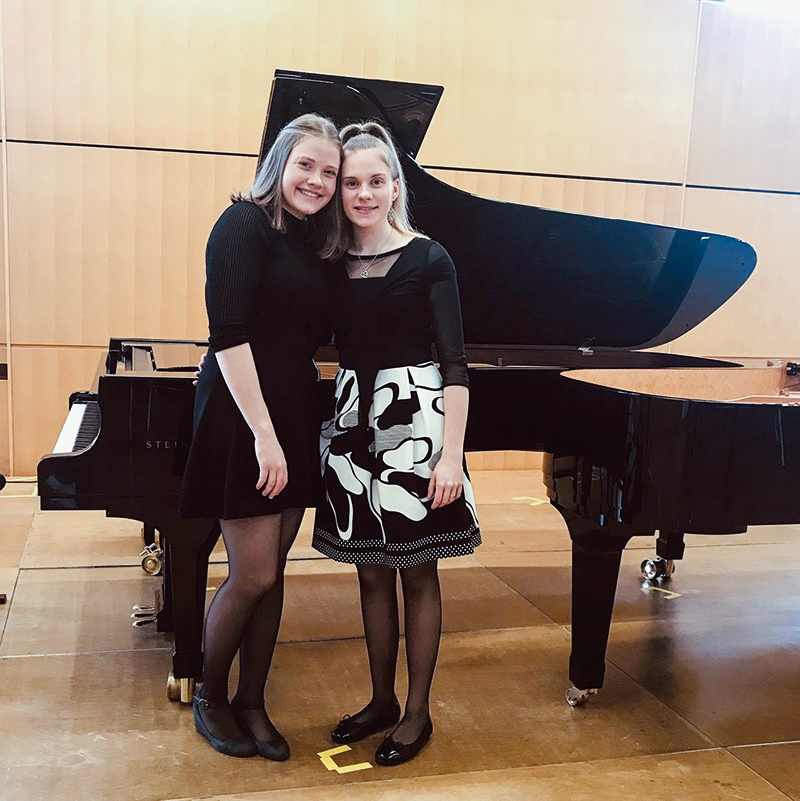 Anja Theiner und Carolin Heinisch