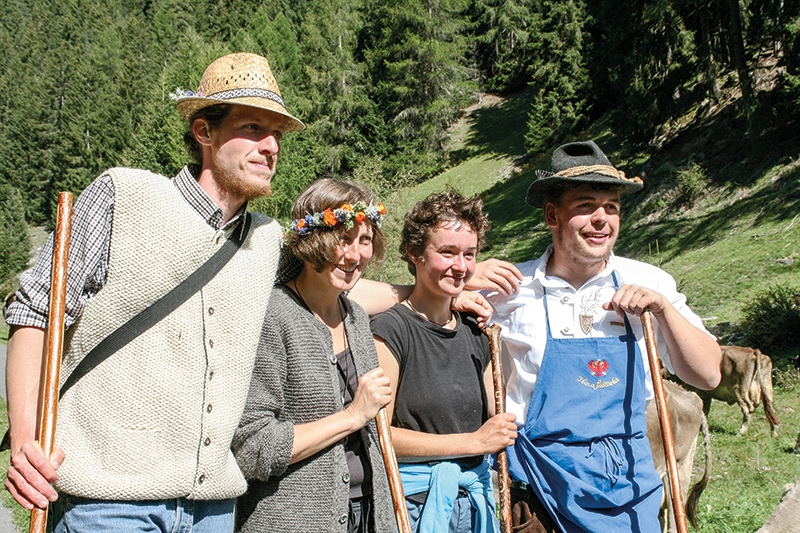 das Alm-Personal der Mitteralm: v. l. Matthias Ziernhöld, Martina Schäfer, Ann Sophie Otto und Hubert Stocker