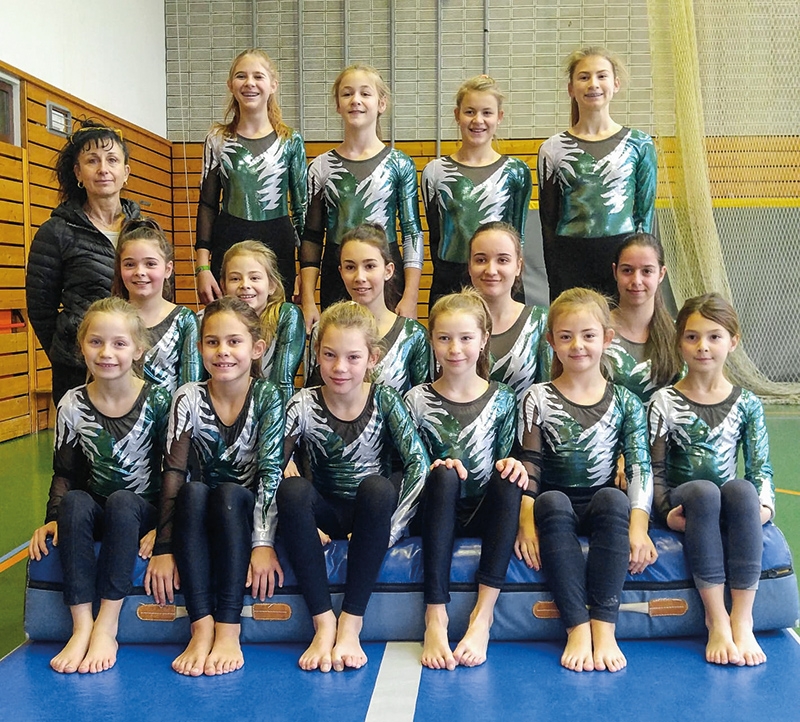 Carla Wieser und einige Nachwuchsturnerinnen des ASV Latsch