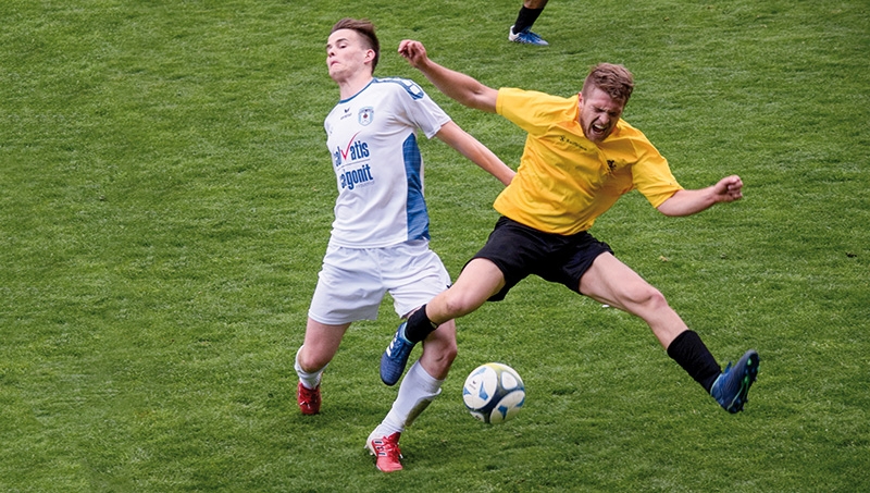 Bei dieser Aktion wurde der Gegner mit der gelb-roten Karten bestraft