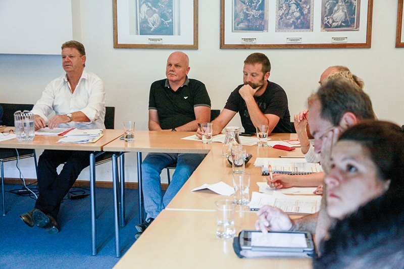 Eine Fachkommission für Tourismuszonen ist für die laufende Legislaturperiode eingesetzt. Diese soll Anträge für Hotelerweiterungen und Tourismuszonen im Vorfeld begutachten, dem Gemeinderat dieses Gutachten erläutern. Erst dann kommt die Baukommission dran.