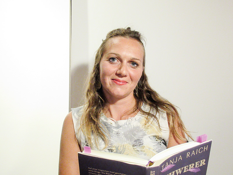 Tanja Raich mit ihrem neuen Roman „Schwerer als das Licht“