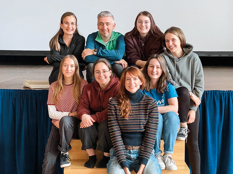Ein Teil der Gruppe, die das rrrollende R  unter der Anleitung von Margot Mayrhofer bezwungen hat