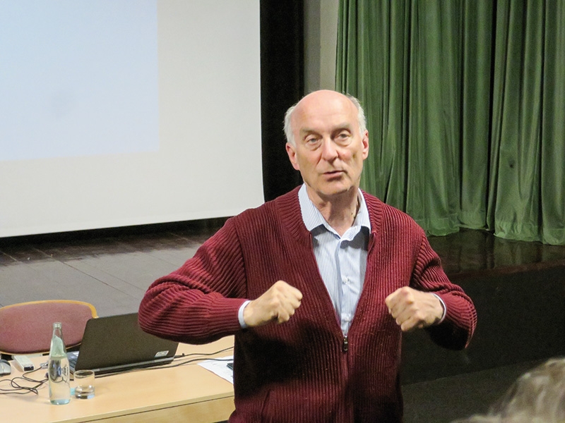 Sepp Kusstatscher, der ehemalige Europaparlamentarier, über die Wichtigkeit Europas. Gesprochen wurde auch über die Fehler, die gemacht wurden und die fehlenden Visionen