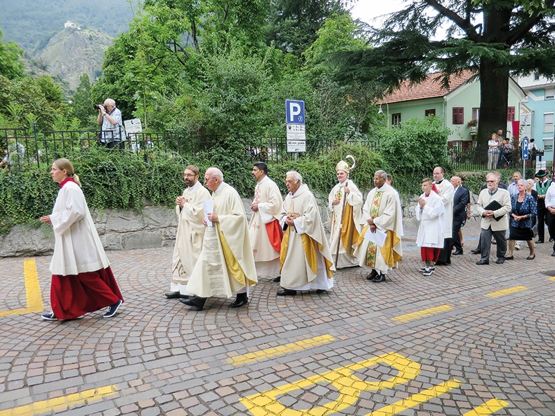 Einzug vom Kapuzinerkloster zur Pfarrkirche