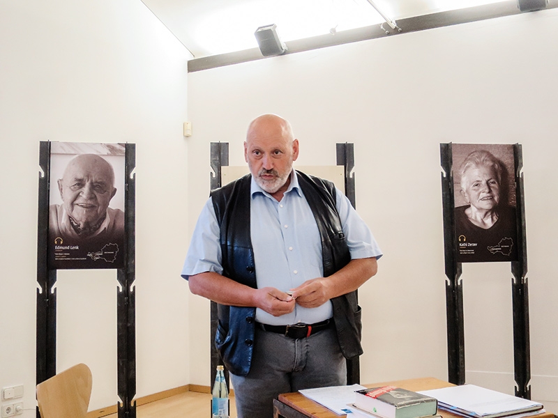 Herbert Raffeiner referierte im Vinschger Museum über die Option, eine Zeit der Unsicherheiten und Illusionen. Das Interesse an diesem Thema war sehr groß.