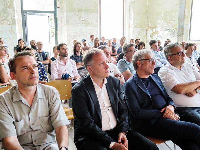 Im Mittelpunkt der Zukunftswerkstatt in der Drususkaserne war die Raumordnung und das neue Gesetz „Raum und Landschaft“. V.l.: Frank Weber, Ulrich Höllrigl, Andreas Schatzer und BM Dieter Pinggera